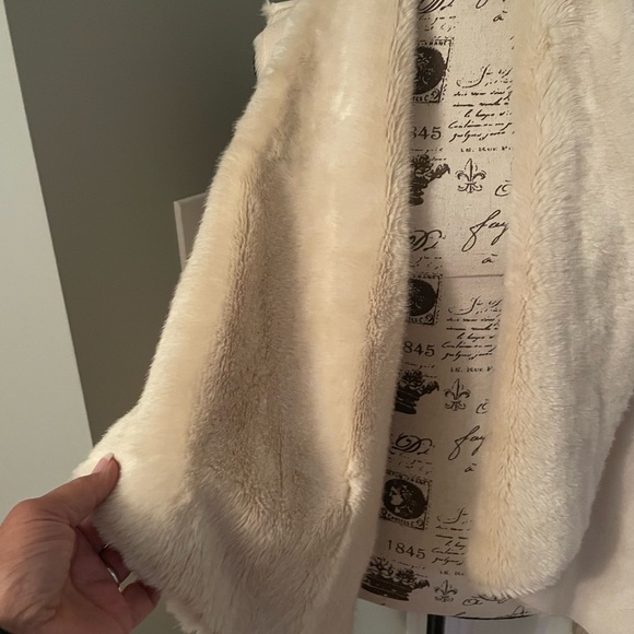 Gaby & Eden Faux Shearling Vest - Picture 4 of 9